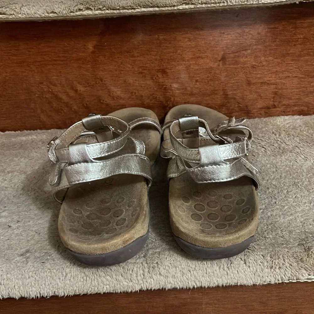 Vionic Women's Metallic Sandals Size 9 - Picture 5 of 11